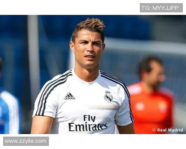 足球明星时尚穿搭推荐精选图片助你提升运动风格与魅力